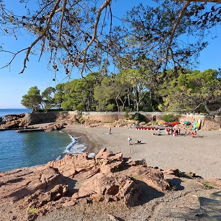 Les 3 Sources D'aiguebonne, Vue Et Estérel, Plages à Pied